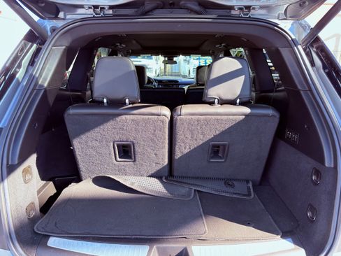 Used 2024 Cadillac XT6 Premium Luxury image 16