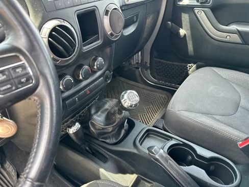 Used 2018 Jeep Wrangler Sport w/ Connectivity Group AWD/4WD image 5