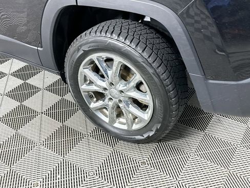 Used 2016 Jeep Cherokee Latitude w/ Cold Weather Group image 35