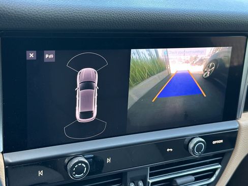 Certified 2022 Porsche Macan AWD/4WD image 23