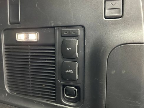 Used 2025 Ford Expedition Max Platinum AWD/4WD image 32