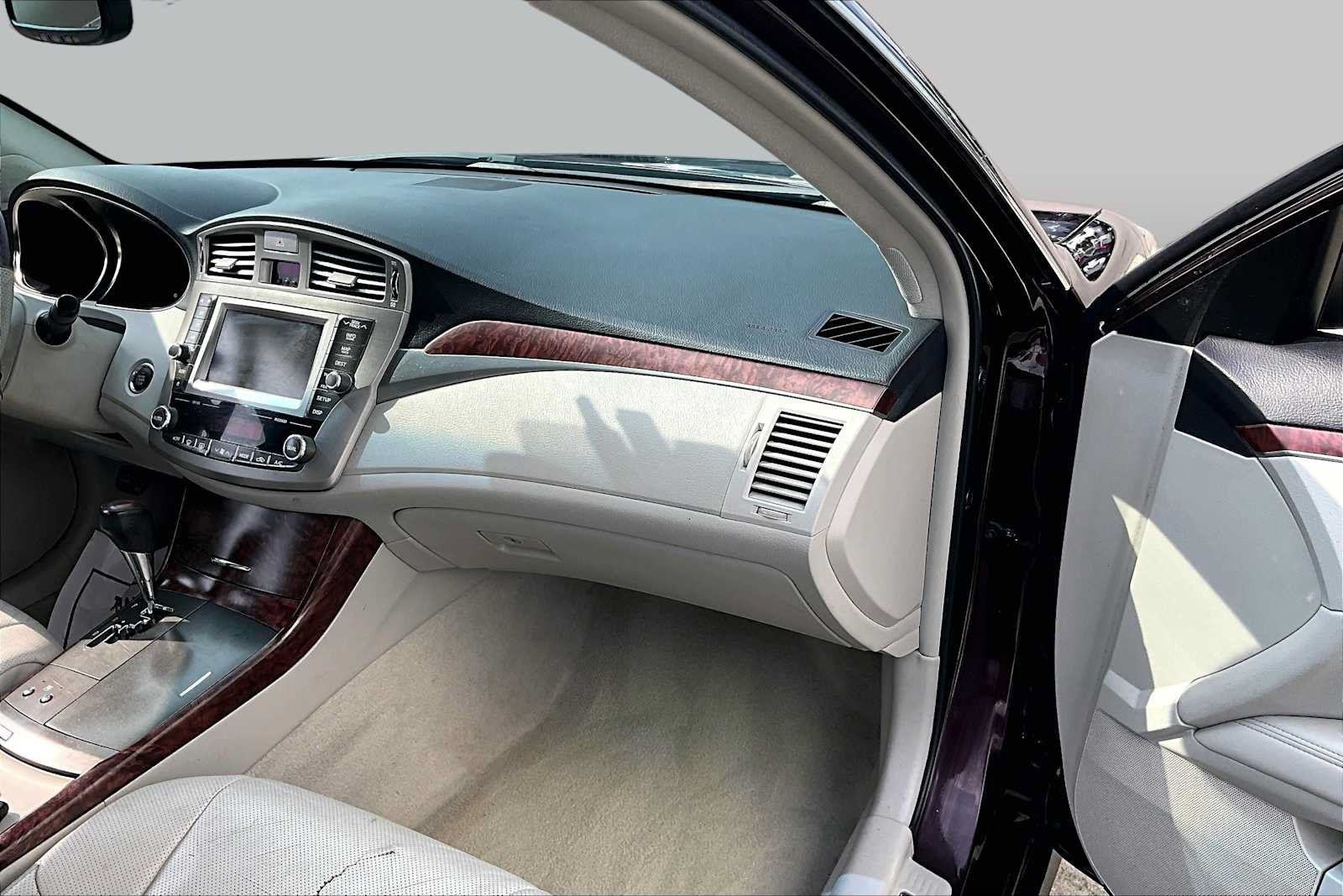Used 2011 Toyota Avalon Limited FWD image 18