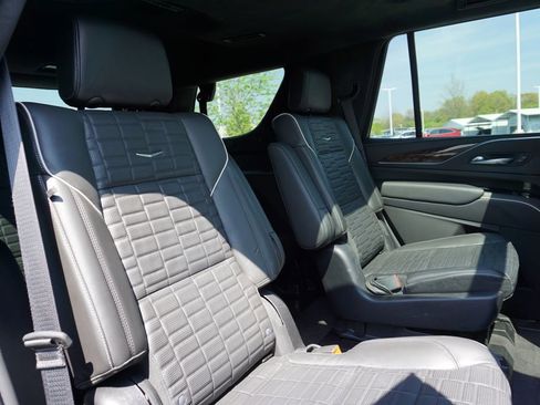 Used 2022 Cadillac Escalade Sport Platinum w/ LPO, ONYX Package image 43