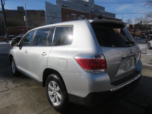 Used 2012 Toyota Highlander Base 4dr SUV (2.7L l4) image 5