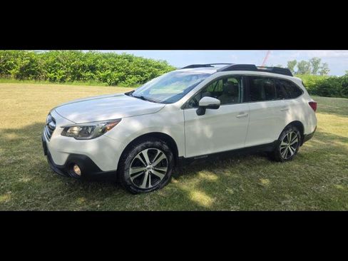 Used 2018 Subaru Outback 2.5i Limited image 2