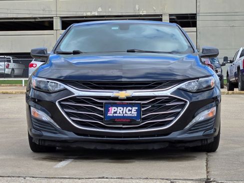 Used 2019 Chevrolet Malibu LT FWD image 2