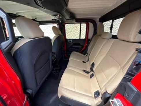 Used 2020 Jeep Gladiator Overland AWD/4WD image 16