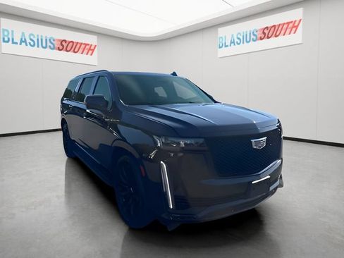 Used 2023 Cadillac Escalade ESV Sport Platinum w/ LPO, ONYX Package AWD/4WD image 1