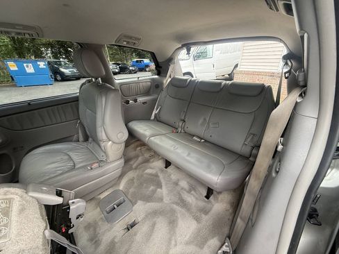 Used 2008 Toyota Sienna FWD image 16