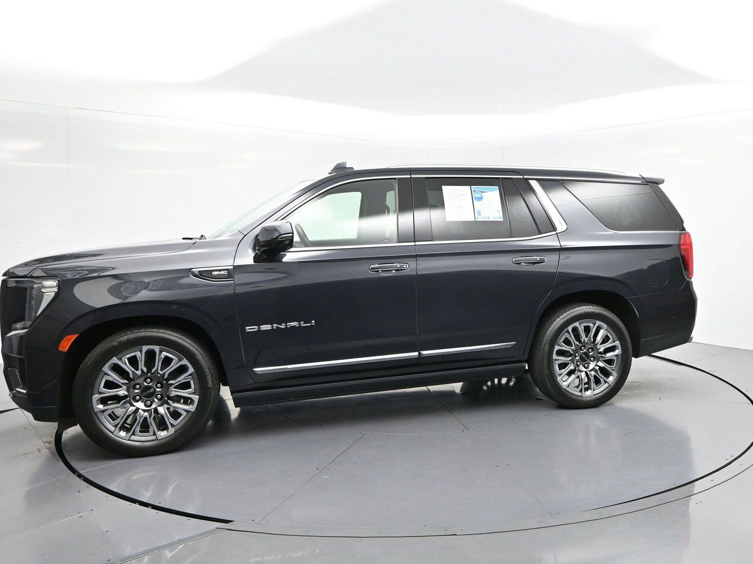 Used 2023 GMC Yukon Denali Ultimate AWD/4WD image 4