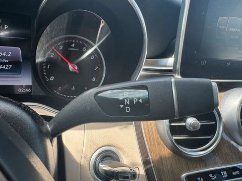 Used 2018 Mercedes-Benz GLC 300 4MATIC w/ Multimedia Package image 14