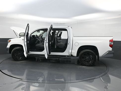 Used 2020 Toyota Tundra SR5 w/ SR5 Upgrade Package AWD/4WD image 34