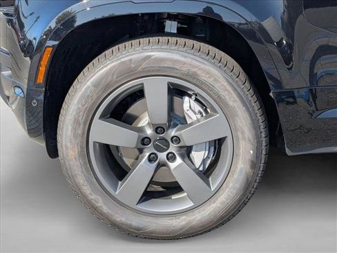 New 2026 Land Rover Defender 110 X-Dynamic SE AWD/4WD image 10