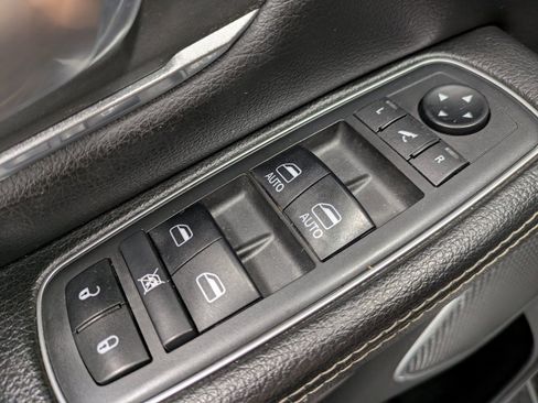 Used 2019 RAM 1500 Laramie image 9