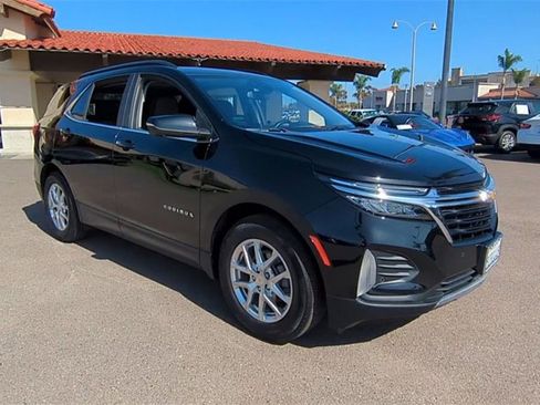 Used 2022 Chevrolet Equinox LT image 2