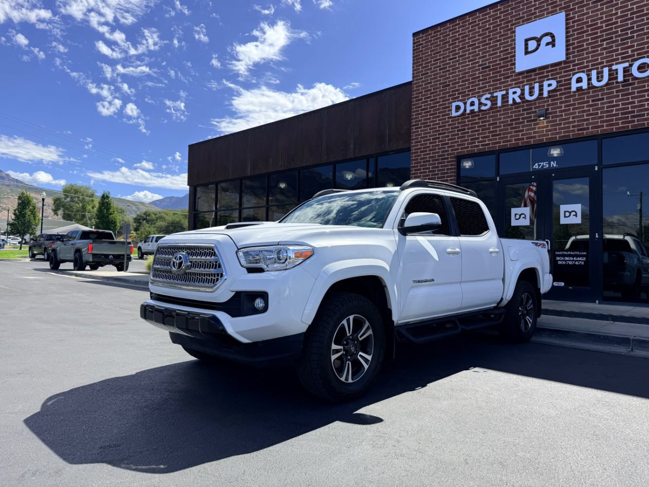 Used 2016 Toyota Tacoma TRD Sport w/ Towing Package AWD/4WD image 3