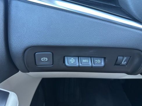 Used 2022 Buick Enclave Avenir w/ Avenir Technology Package image 16