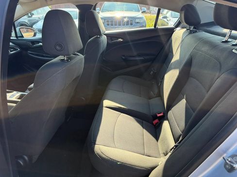 Used 2017 Chevrolet Cruze LS FWD image 13