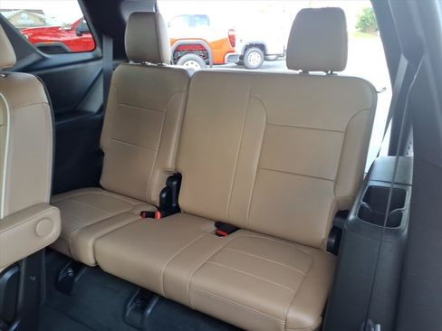 Used 2023 Chevrolet Traverse Premier FWD image 29