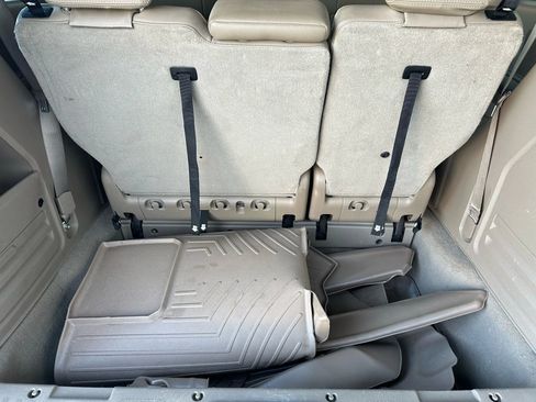 Used 2016 Chrysler Town & Country Touring image 13