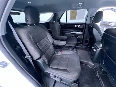 Used 2020 Ford Explorer XLT w/ Comfort Package AWD/4WD image 38