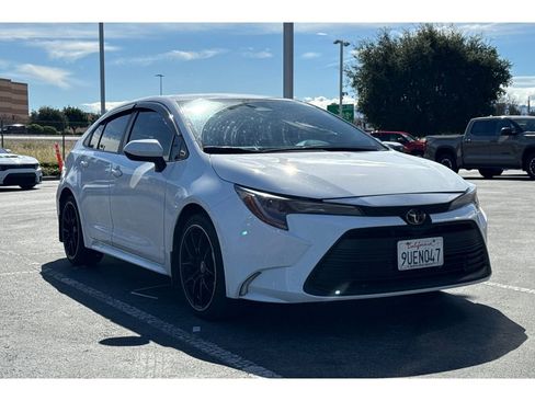 Used 2024 Toyota Corolla LE image 2