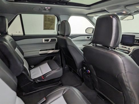 Certified 2022 Ford Explorer XLT w/ Equipment Group 202A image 40