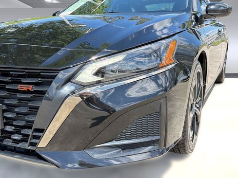 Used 2024 Nissan Altima 2.5 SR w/ SR Premium Package image 10