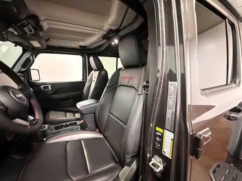 Used 2024 Jeep Gladiator Rubicon w/ Convenience Group AWD/4WD image 59