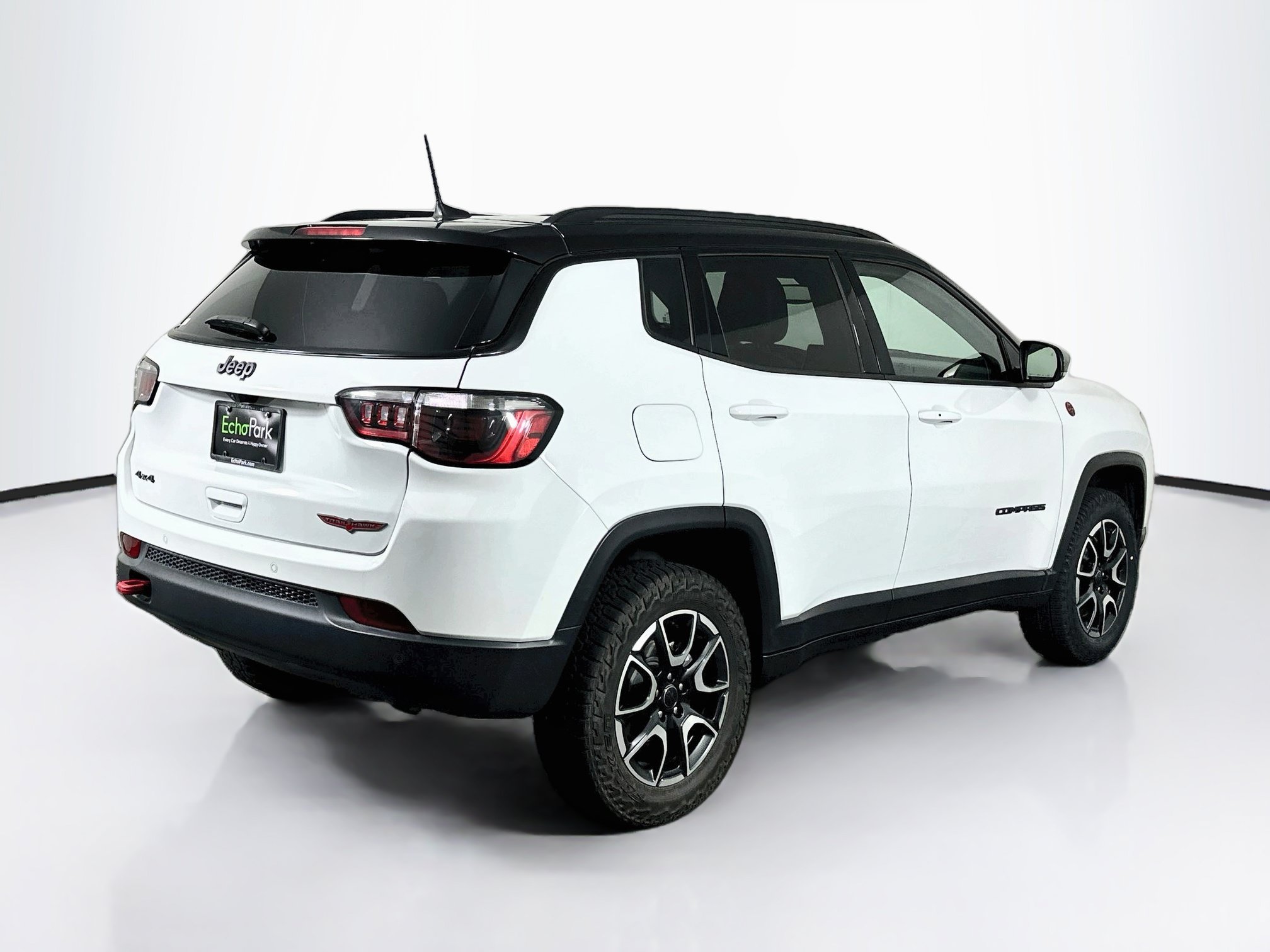 Used 2025 Jeep Compass Trailhawk AWD/4WD image 9