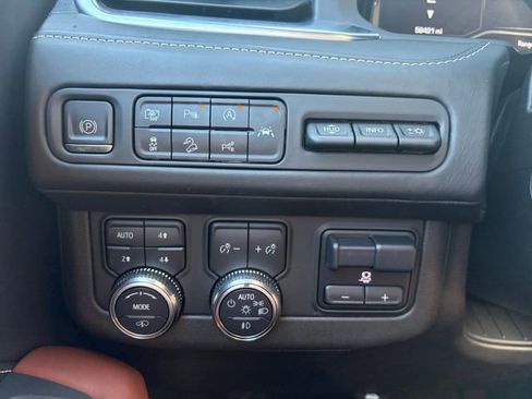 Used 2023 GMC Yukon Denali Ultimate AWD/4WD image 5