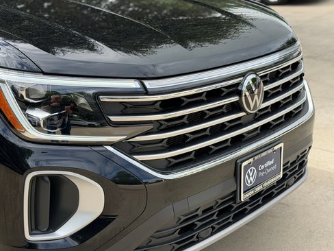 Certified 2026 Volkswagen Atlas SE FWD image 3