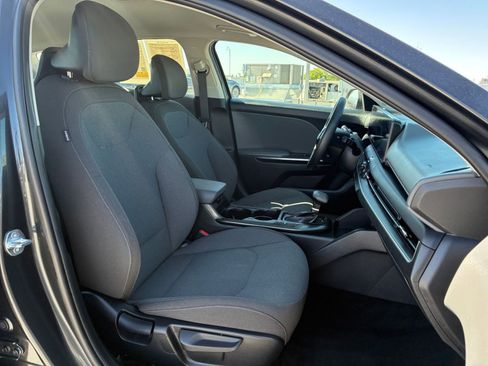 Used 2025 Nissan Altima 2.5 SV FWD image 35