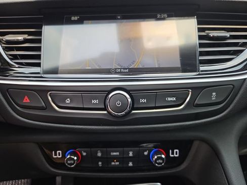 Used 2018 Buick Regal Essence w/ Driver Confidence Package #1 AWD/4WD image 22