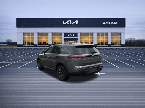 Used 2023 Nissan Pathfinder SV image 7