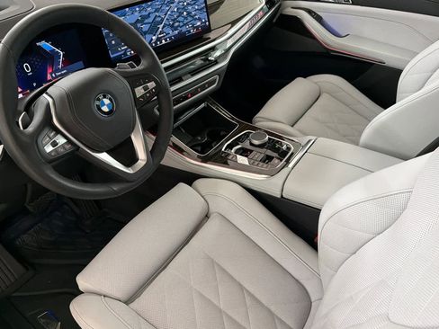 Used 2025 BMW X5 xDrive50e w/ Premium Package image 11
