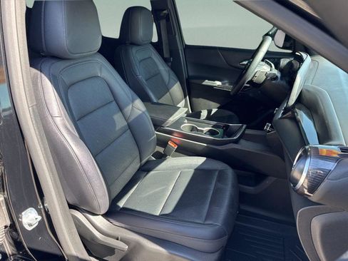 Used 2025 Chevrolet Equinox LT w/ Convenience Package II image 35