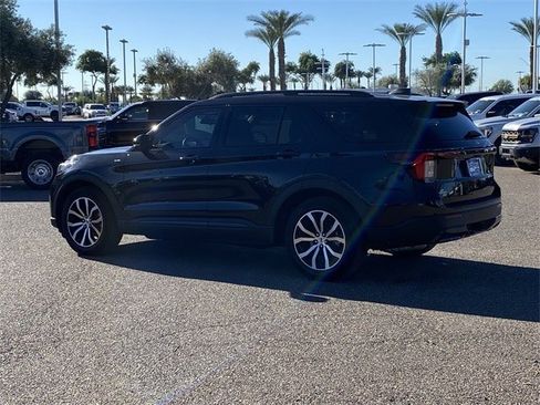Used 2025 Ford Explorer ST-Line image 4