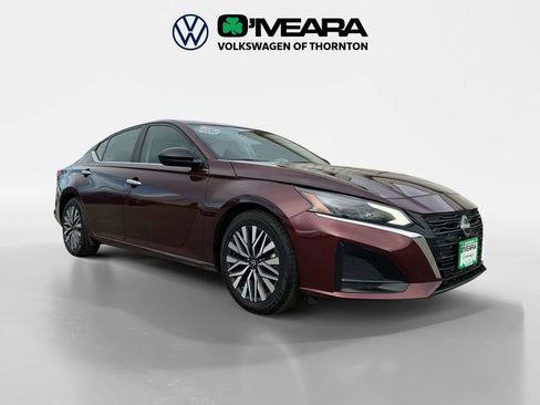 Used 2024 Nissan Altima 2.5 SV image 7