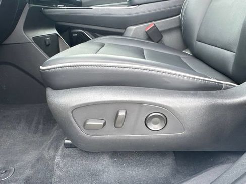 Used 2025 Buick Enclave Preferred AWD/4WD image 19