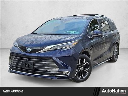 Used 2025 Toyota Sienna Platinum