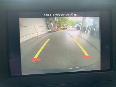 Used 2019 Chrysler Pacifica Touring Plus w/ Tire & Wheel Group FWD image 26