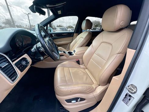 Used 2019 Porsche Cayenne Base image 22