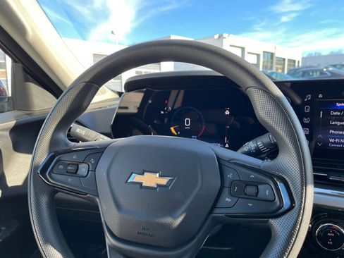 Used 2025 Chevrolet Trax LT image 25