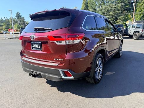 Used 2018 Toyota Highlander XLE AWD/4WD image 5