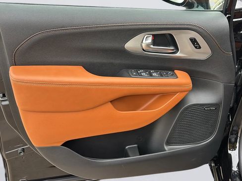 New 2026 Chrysler Pacifica Pinnacle image 26