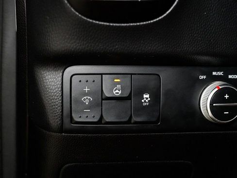 Used 2015 Kia Soul ! w/ Sun & Sound Package image 12