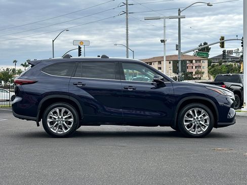 New 2026 Toyota Highlander Limited image 6