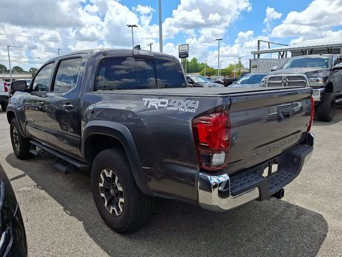 Used 2018 Toyota Tacoma TRD Off-Road AWD/4WD image 4