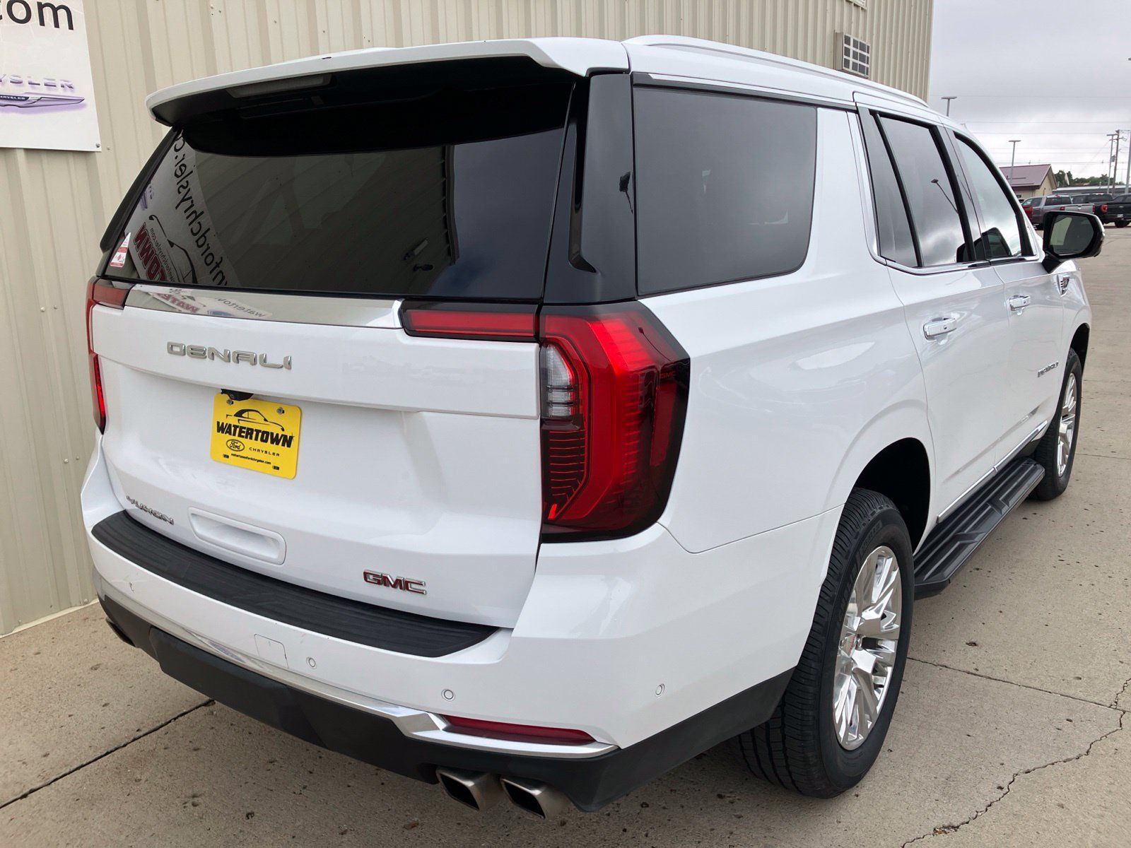 Used 2025 GMC Yukon Denali AWD/4WD image 4